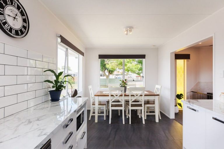 Photo of property in 3 Forbes Place, Kelvin Grove, Palmerston North, 4414