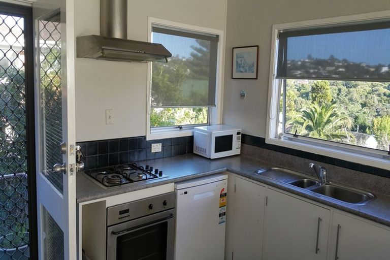 Photo of property in 2/16 Shanaway Rise, Hillcrest, Auckland, 0627