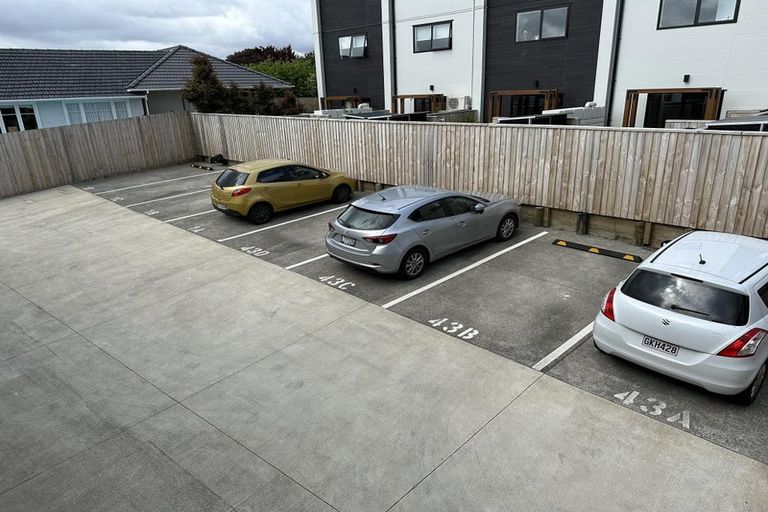 Photo of property in 1a Shamrock Lane, Te Atatu Peninsula, Auckland, 0610