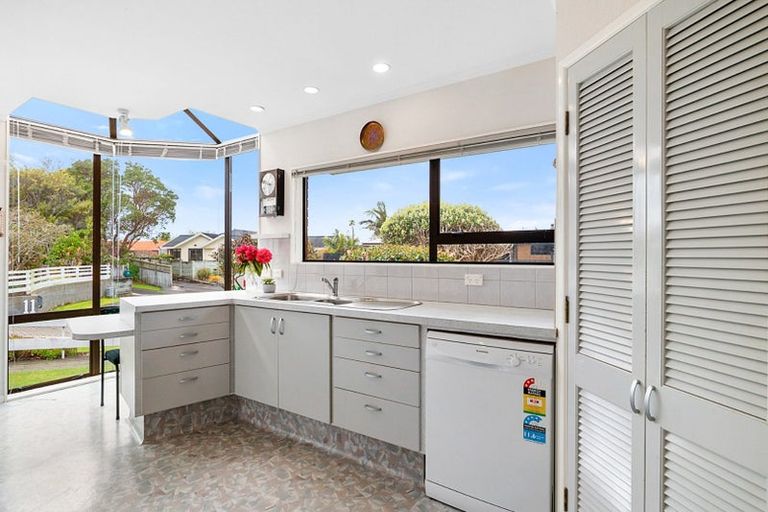 Photo of property in 9 Boulevard Drive, Merrilands, New Plymouth, 4312