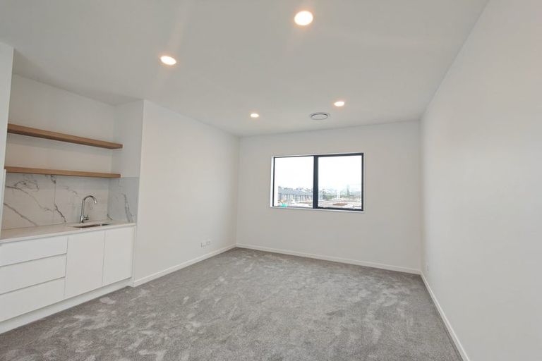 Photo of property in 1 Pukeko Road, Hobsonville, Auckland, 0616