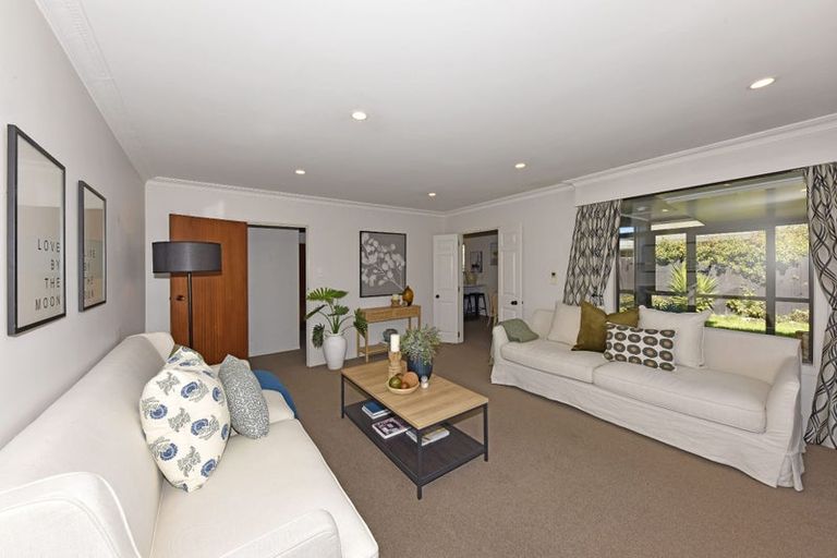 Photo of property in 2/23 Broadfell Avenue, Avonhead, Christchurch, 8042