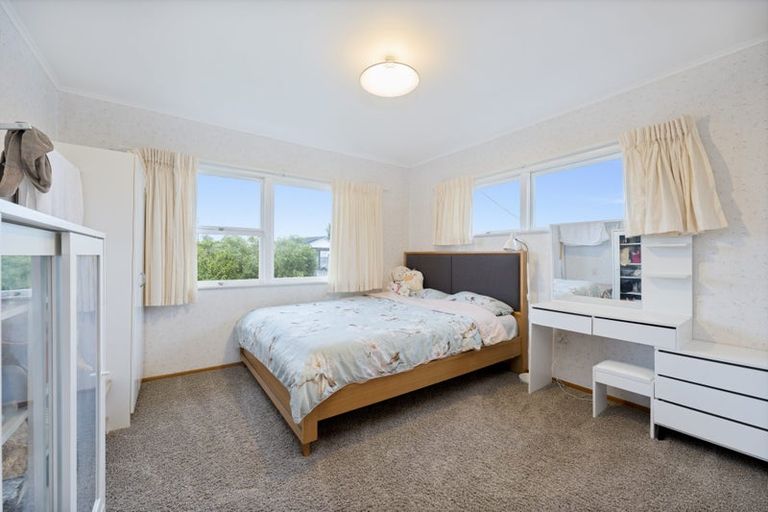 Photo of property in 175 Waimumu Road, Massey, Auckland, 0614