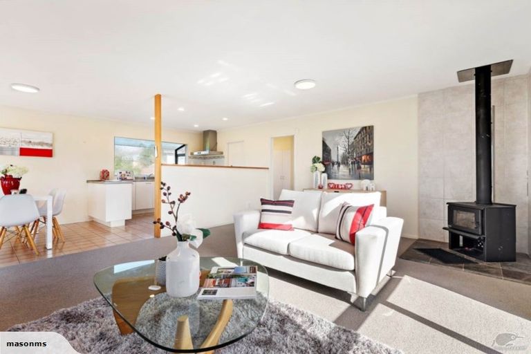 Photo of property in 106 Seymour Road, Sunnyvale, Auckland, 0612