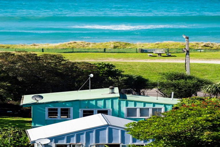 Photo of property in 22 Moana Road, Okitu, Gisborne, 4010