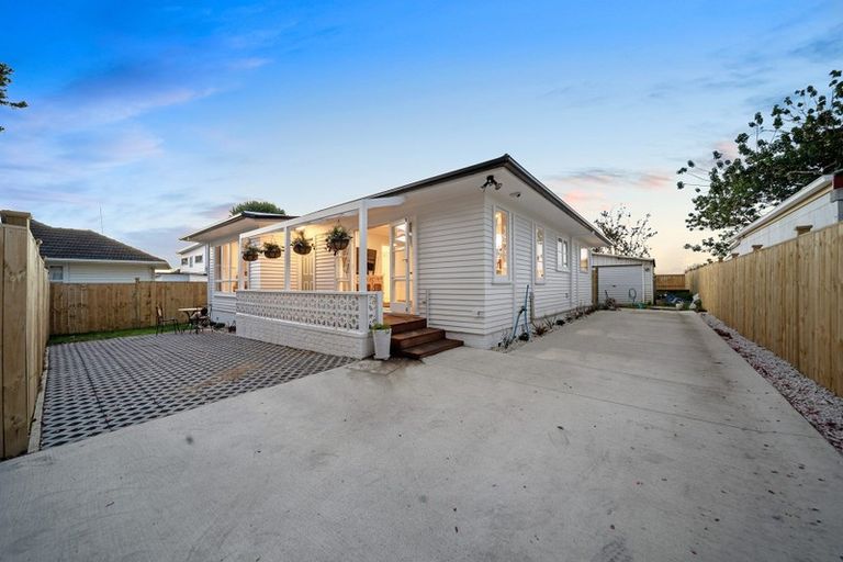 Photo of property in 83b Taikata Road, Te Atatu Peninsula, Auckland, 0610