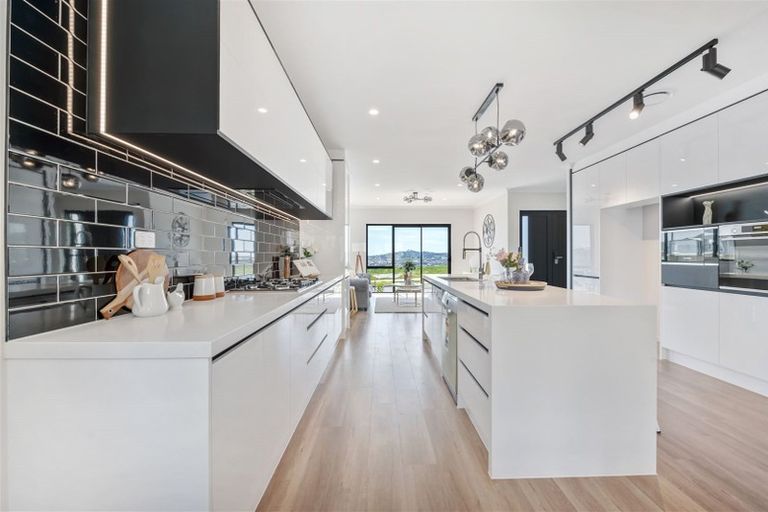 Photo of property in 3 Elevation Street, Flat Bush, Auckland, 2019