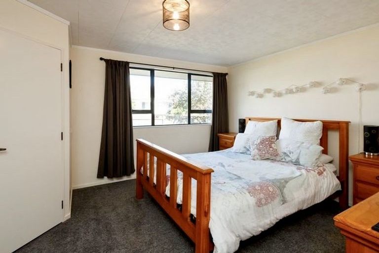 Photo of property in 96 Hillcrest Drive, Kelvin Grove, Palmerston North, 4414