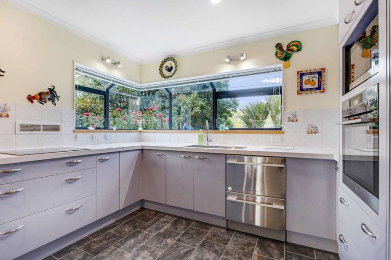 Photo of property in 11 North Way, Titirangi, Auckland, 0604