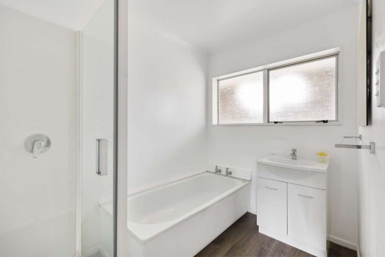 Photo of property in 102 Heta Road, Highlands Park, New Plymouth, 4312