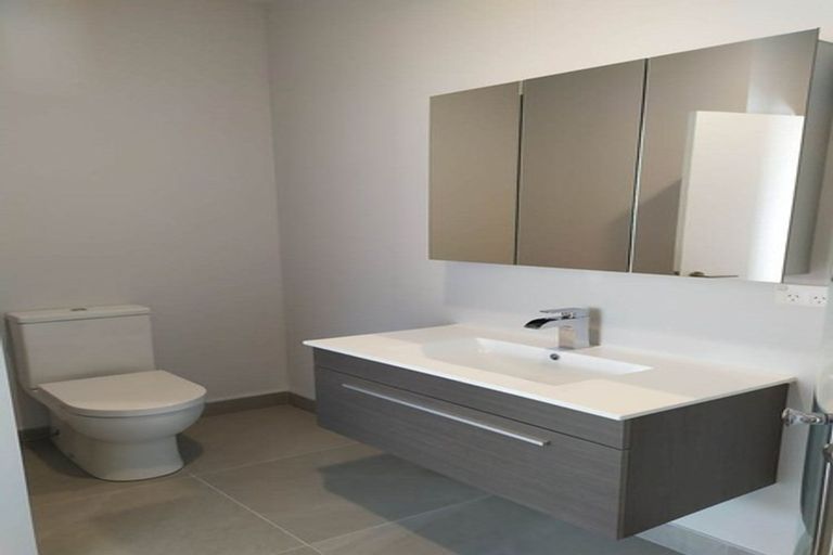 Photo of property in 31/11 Ray Small Drive, Papakura, 2110