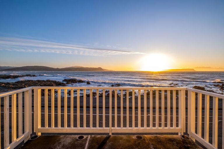 Photo of property in 17 Moana Road, Plimmerton, Porirua, 5026