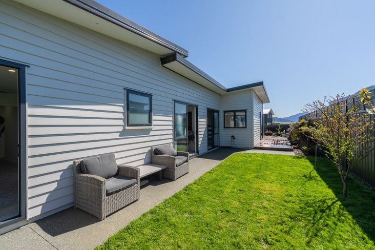 Photo of property in 28 Burnby Drive, Te Anau, 9679