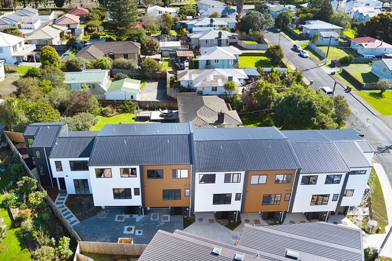 Photo of property in 11 Sarona Avenue, Glen Eden, Auckland, 0602