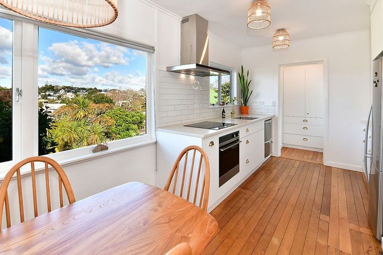 Photo of property in 88 Rosario Crescent, Red Beach, 0932