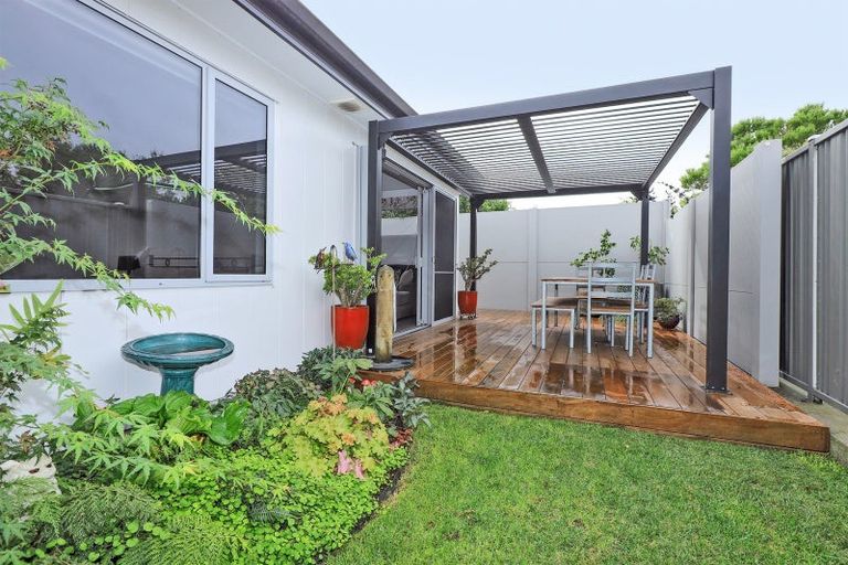 Photo of property in 22 Cassin Place, Taradale, 4112