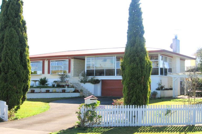 Photo of property in 10 Halberg Street, Papakura, 2110