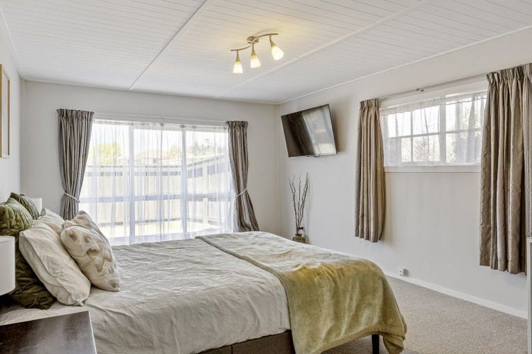 Photo of property in 16 Glengarry Place, Hilltop, Taupo, 3330