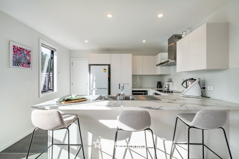 Photo of property in 393 Stokes Valley Road, Stokes Valley, Lower Hutt, 5019