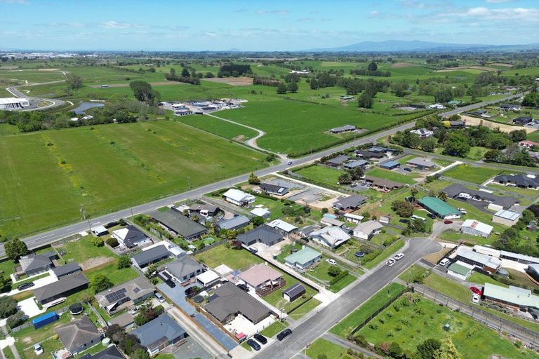 Photo of property in 21a Birdwood Road, Swanson, Auckland, 0612