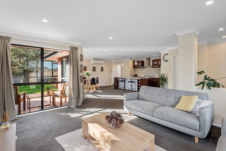 Photo of property in 15 Hideaway Gate, Parklands, Christchurch, 8083