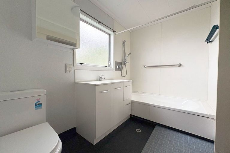 Photo of property in 16 Attlee Place, Gisborne, 4010