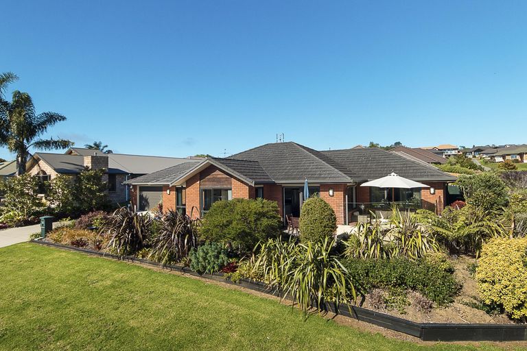 Photo of property in 1 Ludlow Place, Pukekohe, 2120