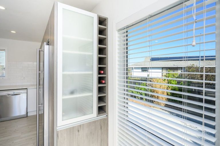 Photo of property in 10 Gladys Place, Kelvin Grove, Palmerston North, 4414