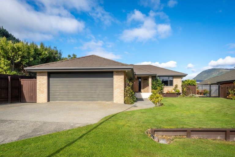 Photo of property in 26 Weka Place, Picton, 7220