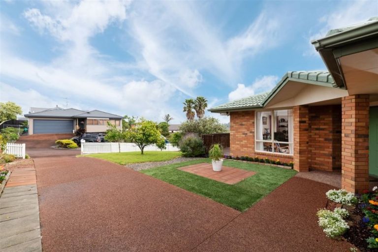 Photo of property in 17 Lasque Place, Glen Eden, Auckland, 0602
