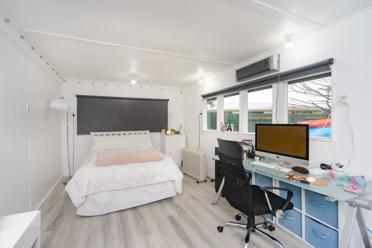 Photo of property in 17 Hilton Grove, Kelvin Grove, Palmerston North, 4414