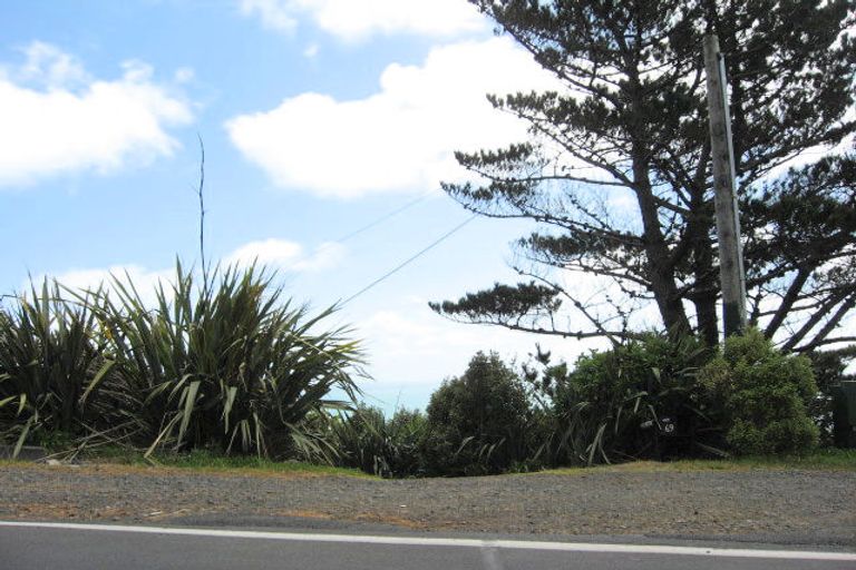 Photo of property in 69 Piha Road, Piha, 0772