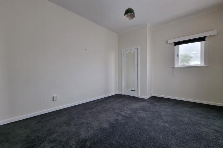 Photo of property in 212 Queens Drive, Lyall Bay, Wellington, 6022
