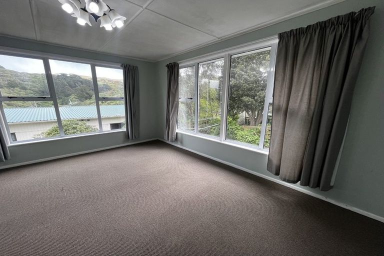Photo of property in 25 Hiwi Crescent, Titahi Bay, Porirua, 5022