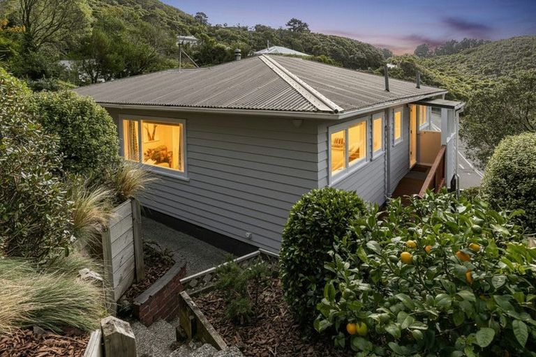 Photo of property in 103 Makara Road, Karori, Wellington, 6012