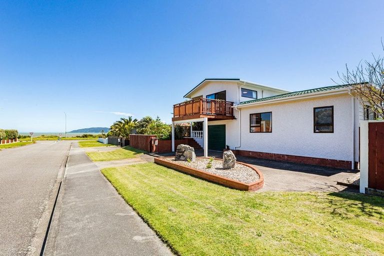 Photo of property in 3 Toru Road, Paraparaumu Beach, Paraparaumu, 5032