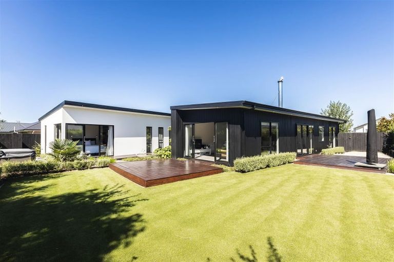 Photo of property in 17 Lewis Close, Rangiora, 7400