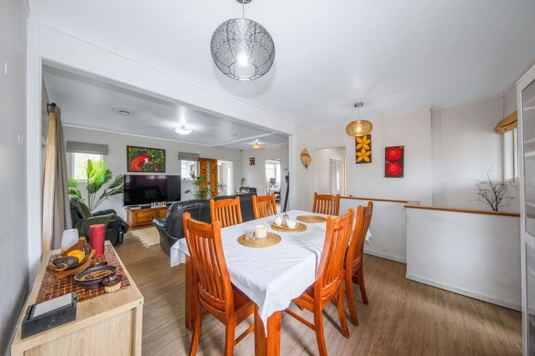 Photo of property in 56 Fruitvale Road, New Lynn, Auckland, 0600