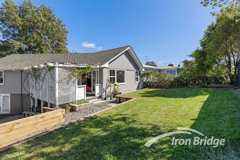 Photo of property in 24 Paragon Avenue, Beach Haven, Auckland, 0626