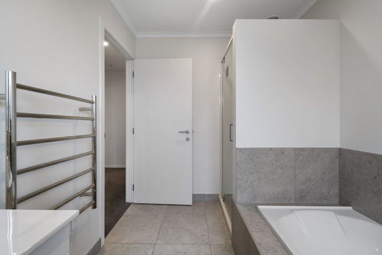 Photo of property in 21 Sardinia Grove, Fitzherbert, Palmerston North, 4410
