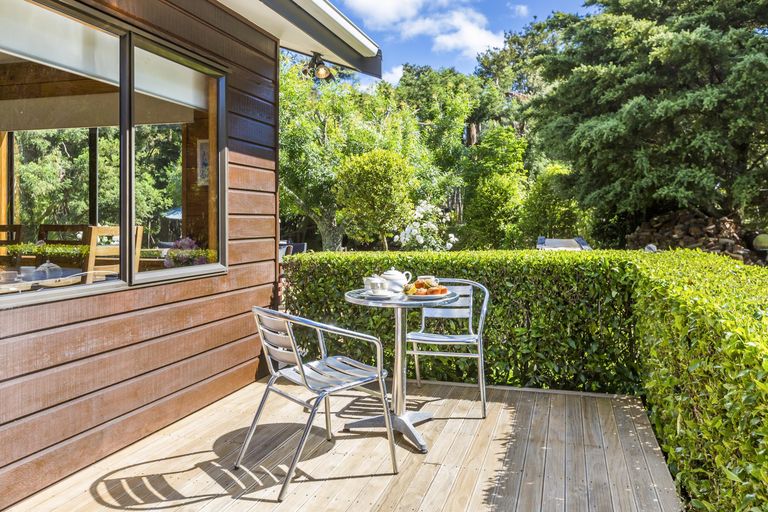 Photo of property in 1074 Peak Road, Helensville, 0875