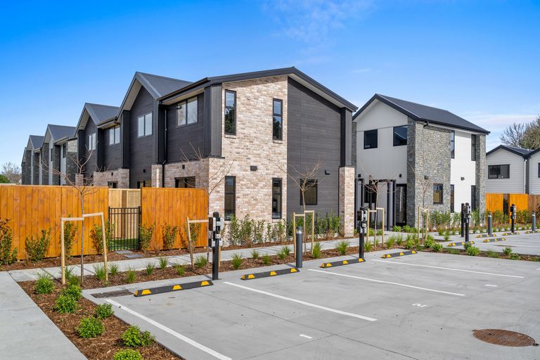 Photo of property in 16/10 Fathom Place, Te Atatu Peninsula, Auckland, 0610