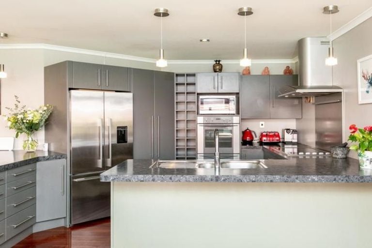 Photo of property in 73 Hikanui Drive, Havelock North, 4130