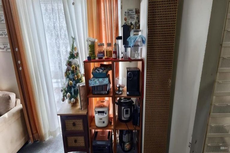 Photo of property in 2 Halswell Street, Mangere East, Auckland, 2024