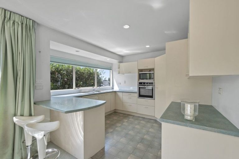 Photo of property in 17 Bevyn Street, Castor Bay, Auckland, 0620