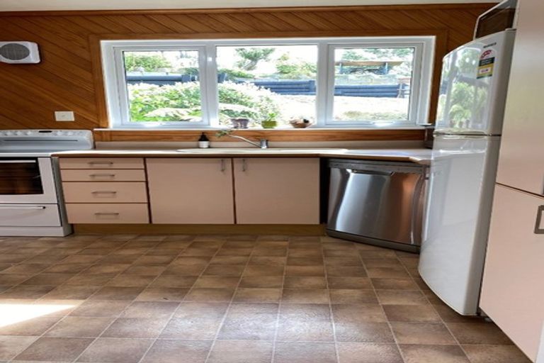 Photo of property in 99 Kenmore Street, Newlands, Wellington, 6037