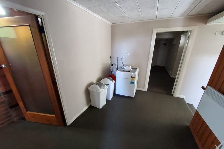 Photo of property in 2 Sugarloaf Road, Brooklyn, Wellington, 6021