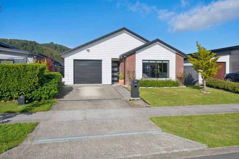 Photo of property in 17 Te Kaeaea Crescent, Wallaceville, Upper Hutt, 5018