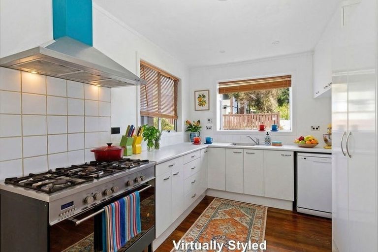 Photo of property in 1/165 Severn Street, Island Bay, Wellington, 6023