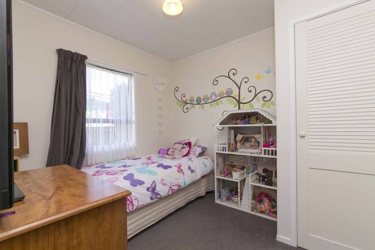 Photo of property in 6 Katrina Place, Massey, Auckland, 0614